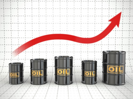 美国经济数据强劲 原油宽幅上涨